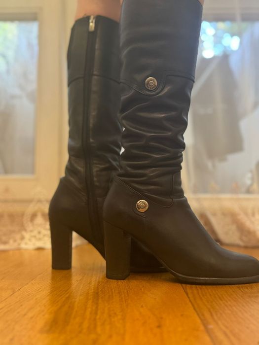 Продам шикарные женские демисезонные сапоги ,в идеальном состоянии!!!