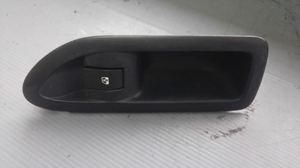 buton geam electric dreapta spate renault laguna 2 8200016013