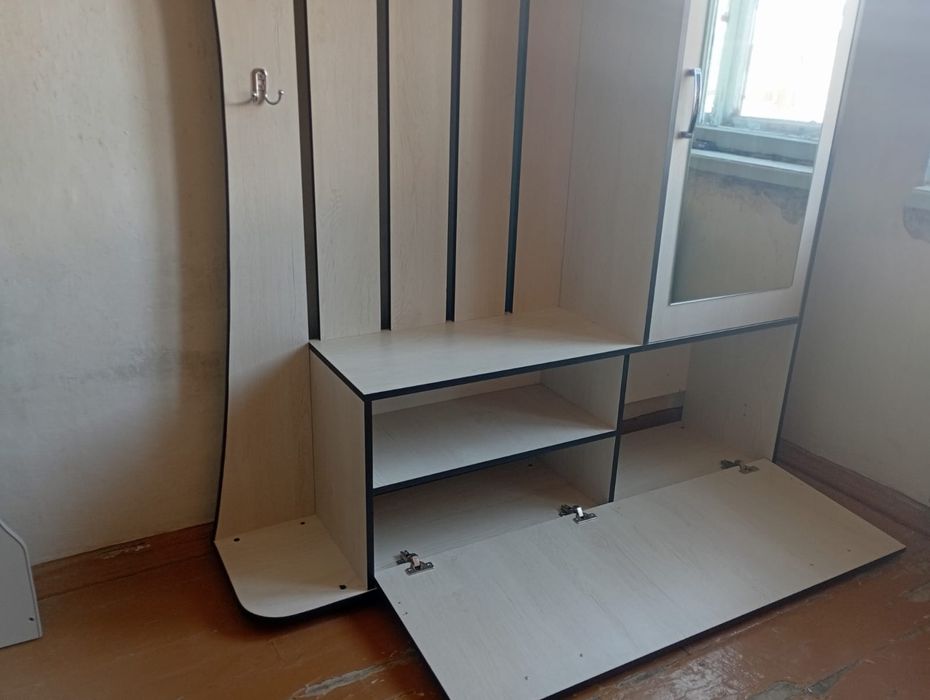 Продам шкаф в прихожую