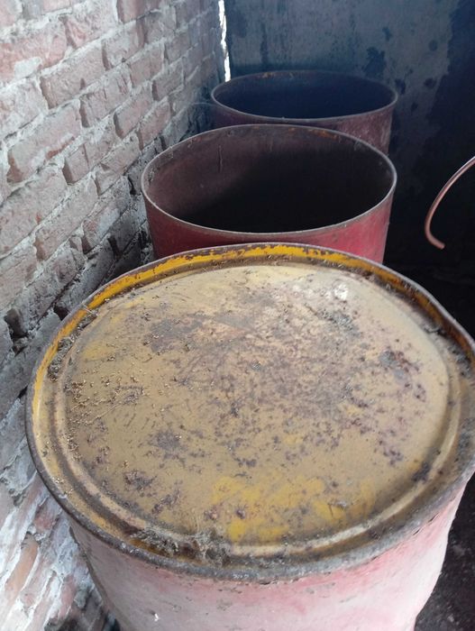 Метални варели  здрави с капак