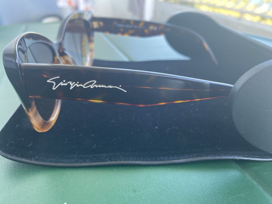 Слънчеви очила "хавана" на Giorgio Armani