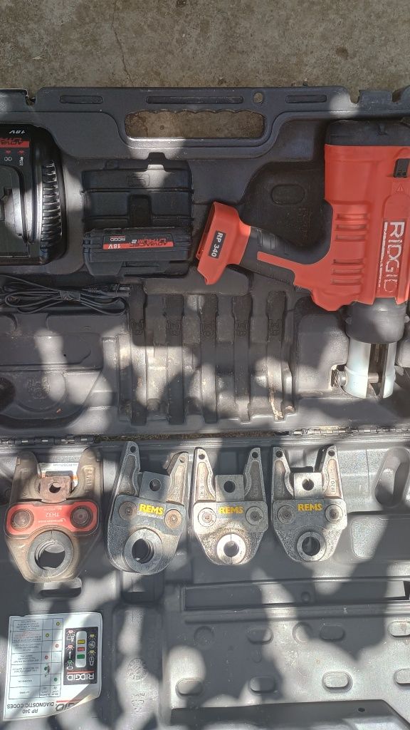 Presa sertizat Ridgid rp340. 4 bacuri th,cutie,baterie,incarcator