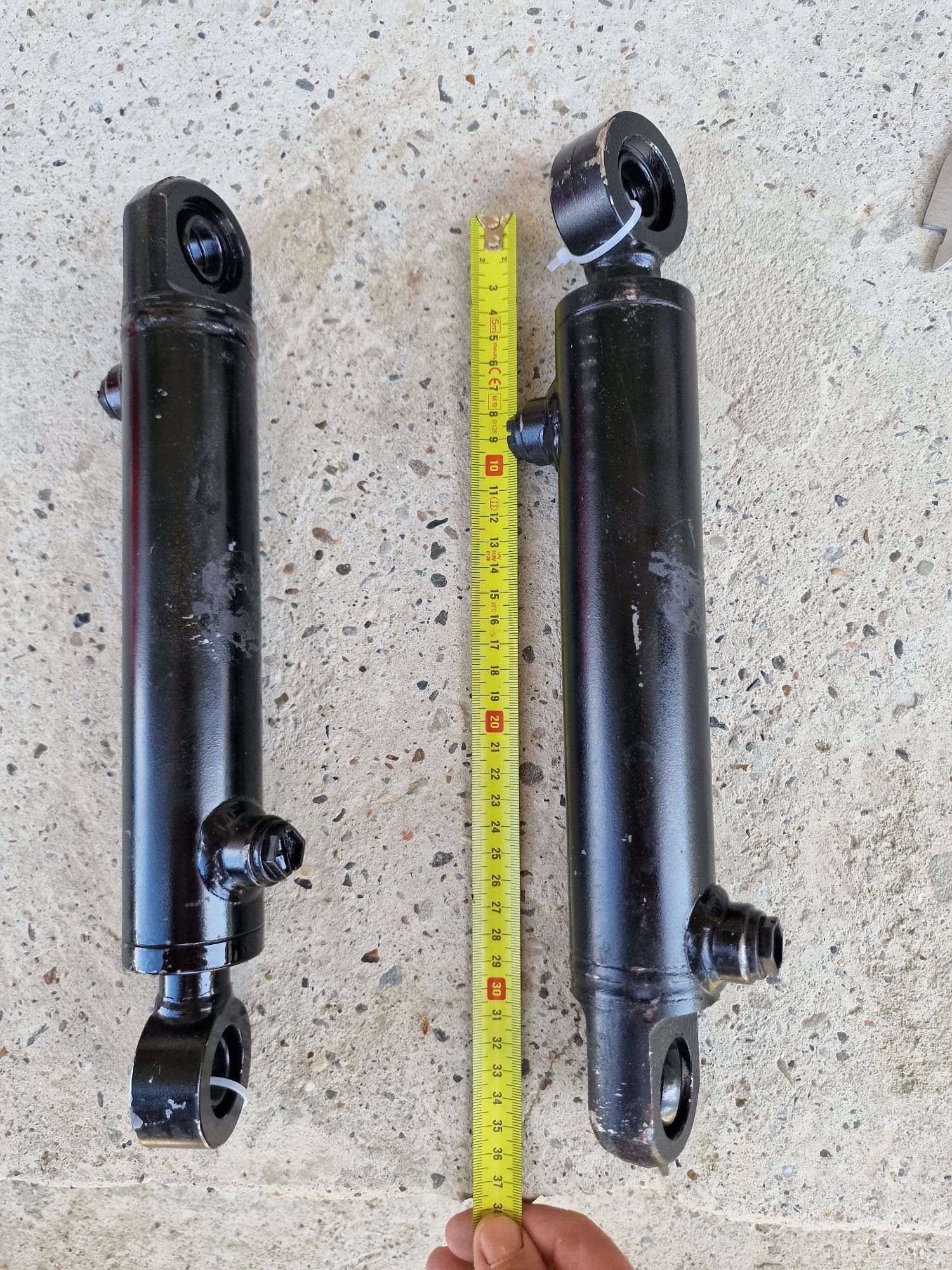 Cilindru directie dimensiuni 31 cm între centri gaurilor preț 550 lei