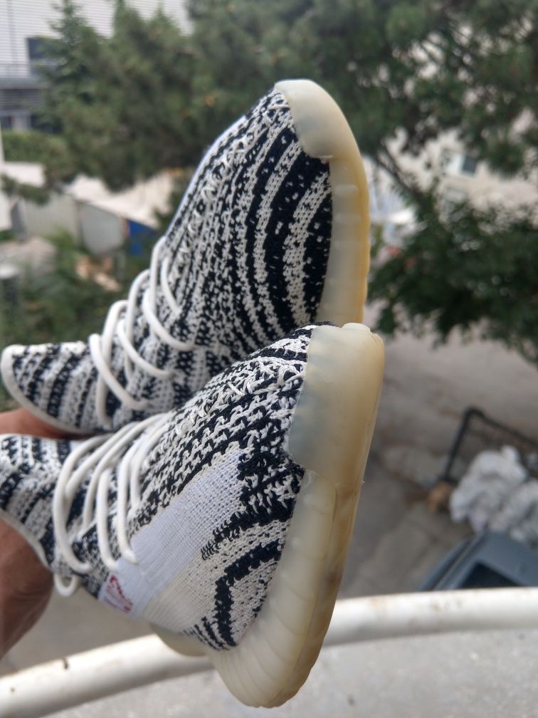 Adidas Yeezy Boost 350 Zebra. 42нм. 26,5см.