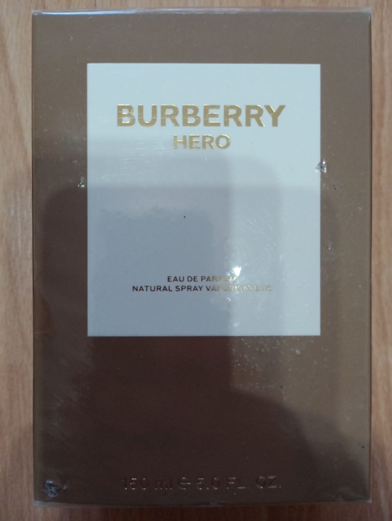 Parfumurii Hugo Boss Versace Burberry