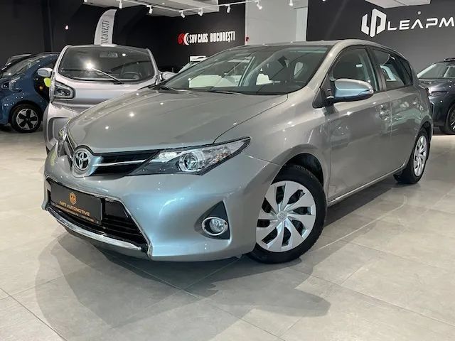 Toyota Auris Unic proprietar/ Istoric de service/ Anvelope Jante vara si iarna