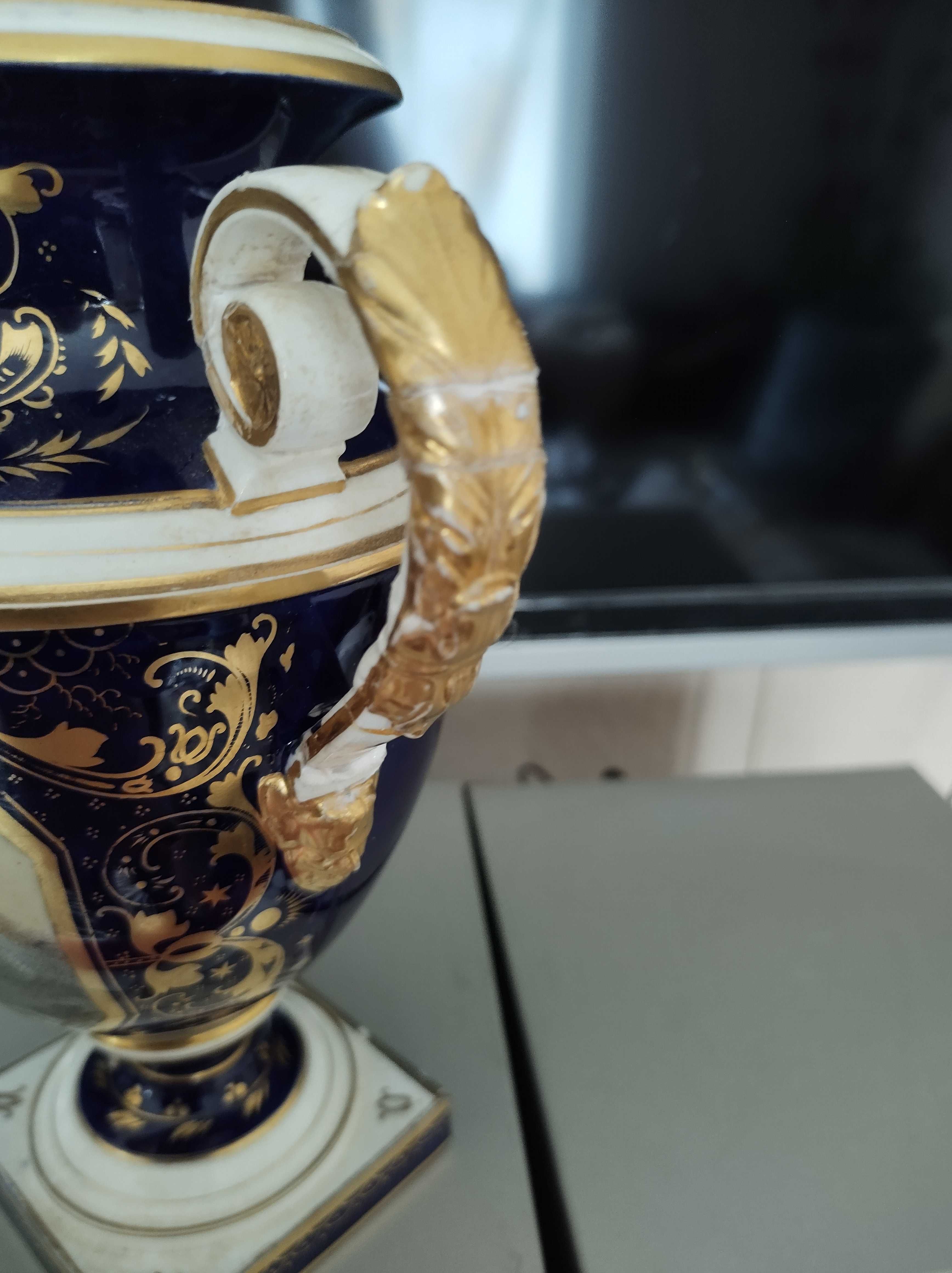 Антична ваза на английската Краун Дерби, от 1830г.