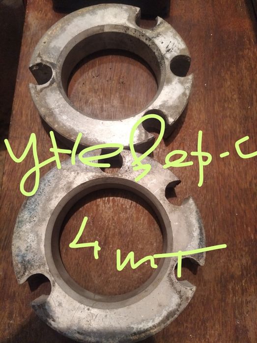 Проставки б/у разные только что на фото 3"см высота.  4-шт  универсаль