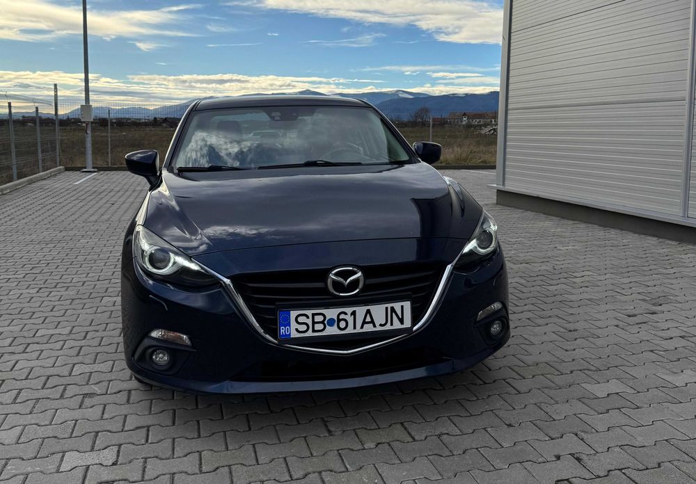 Mazda 3 1.5 Sedan Skyactiv Benzina , 2015