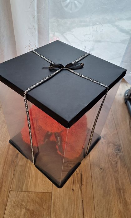 Ursuleț din trandafiri roși, în cutie, 40 x 31 x 31 cm