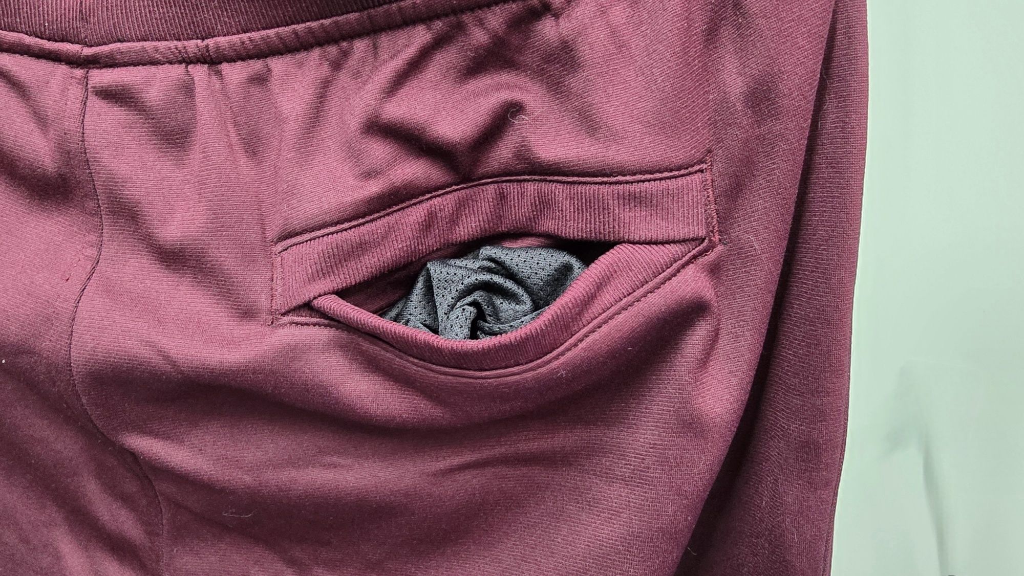 Under Armor ново мъжко долнище размер L