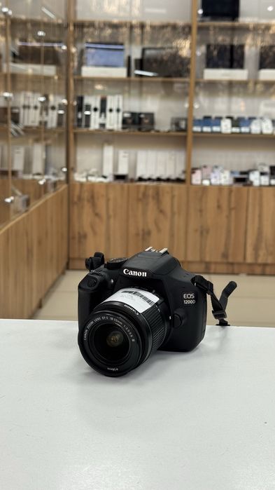 Фотоапарат Canon.