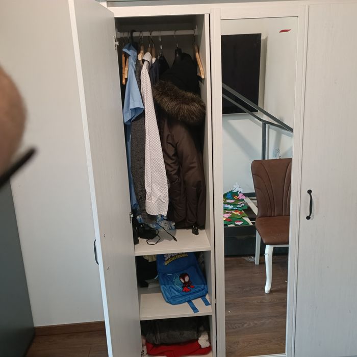 Трикрилен гардероб