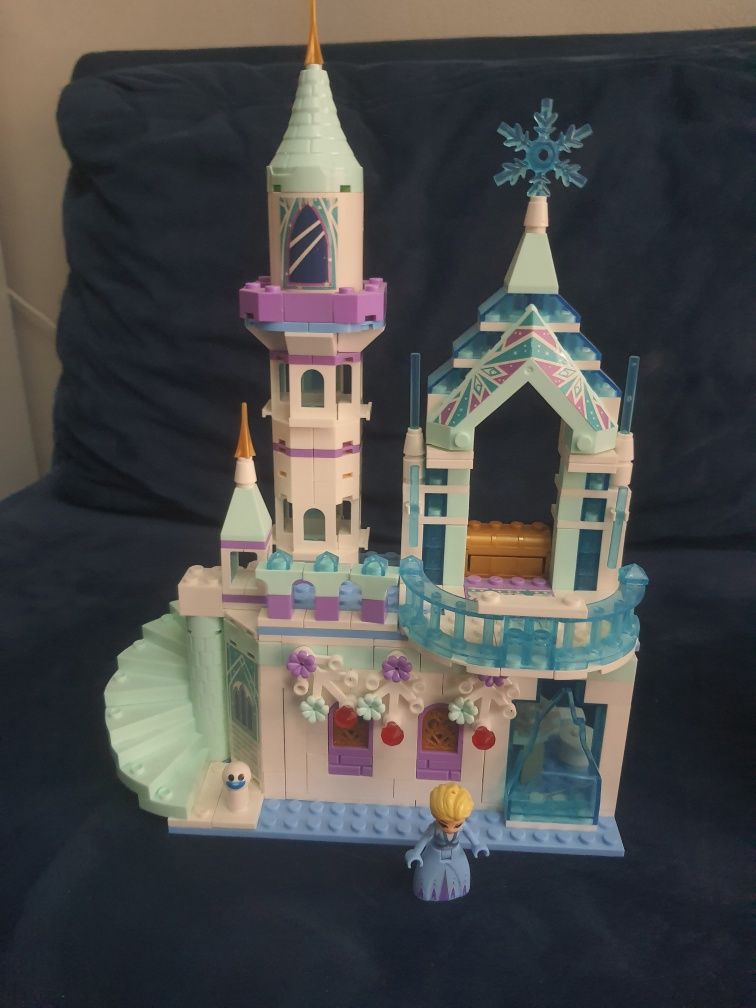 Castelul lui Elsa frosen din lego.