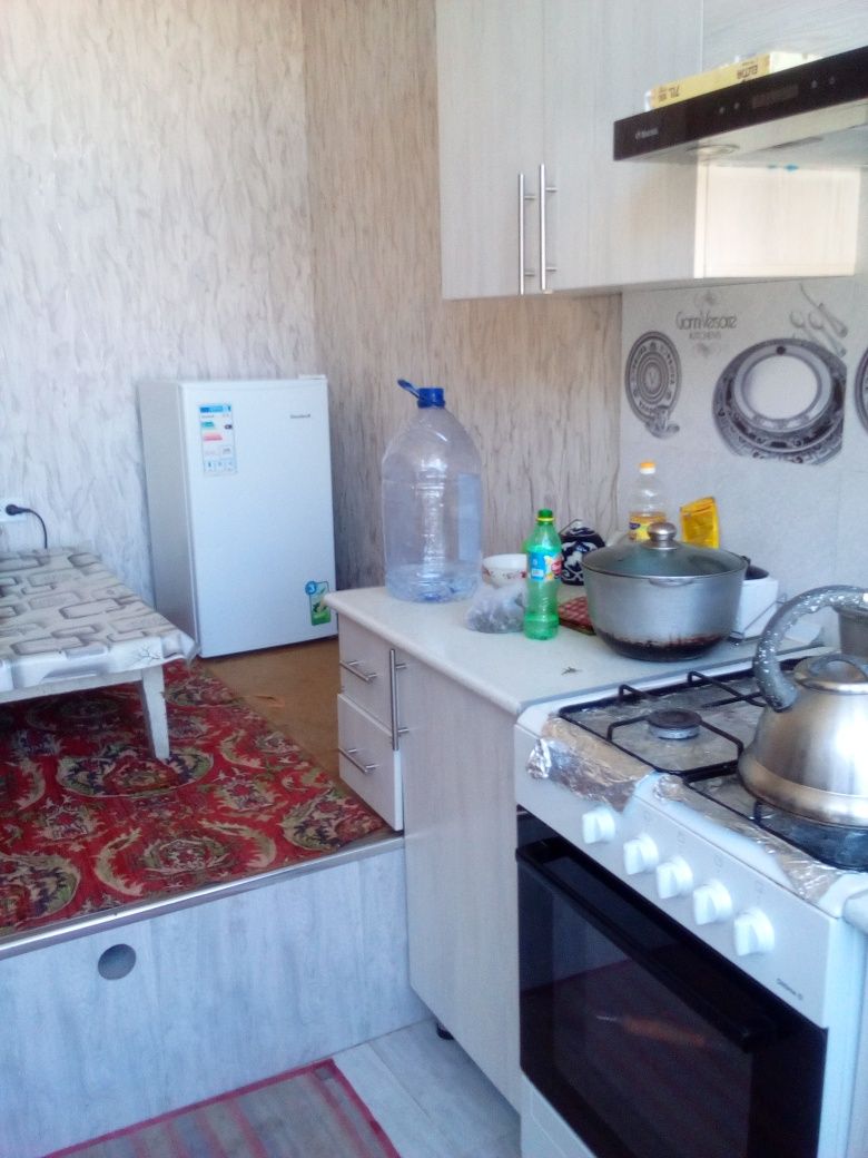 Шерикликга 2 та Киз ёки аёл олинади ,битта хона берилади.н