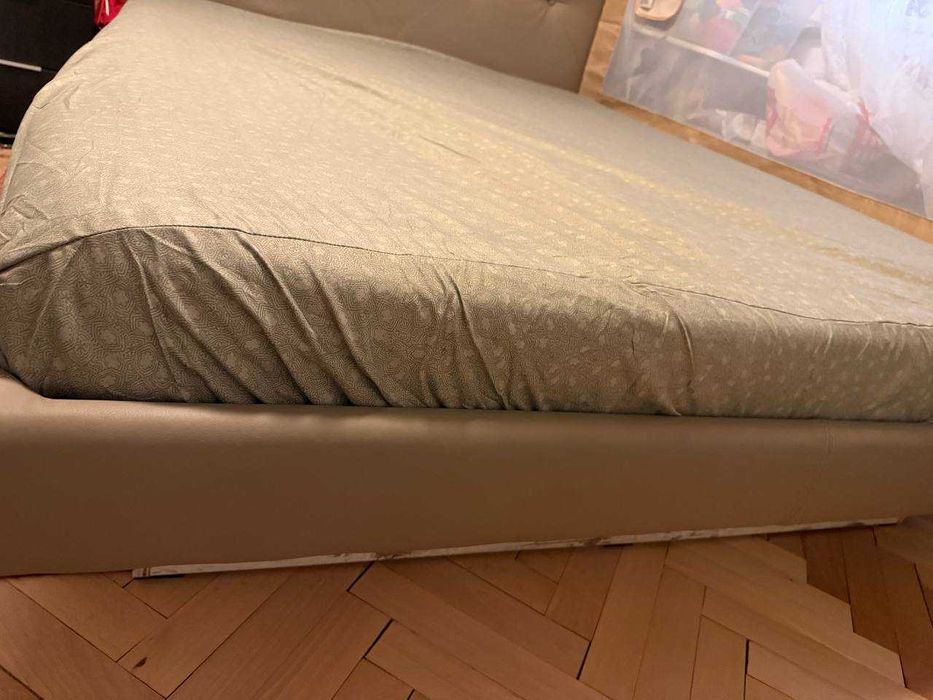 Pat dormitor tapitat 160/200