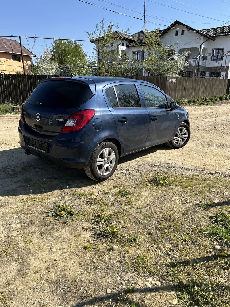 Opel corsa d facelift easytronic 1.2 benzina 2011