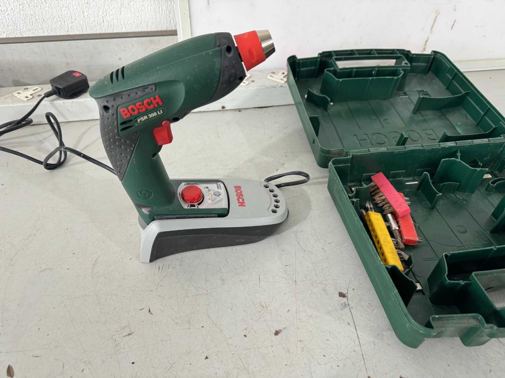 Винтоверт отвертка - Bosch 10,8 V Li ion