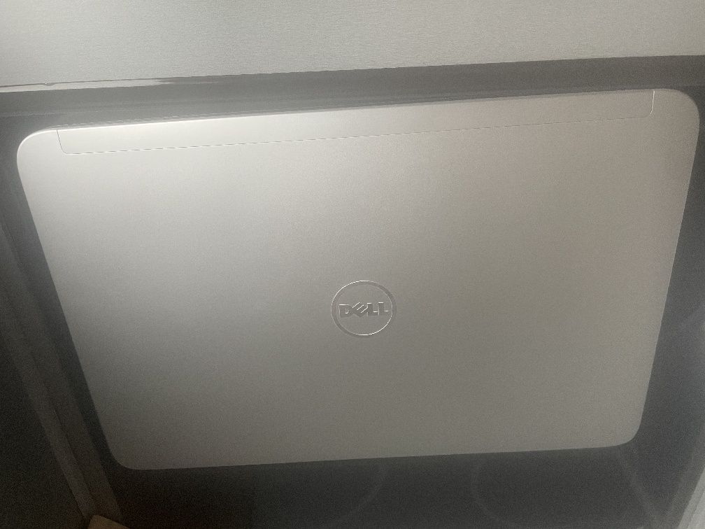 Dell XPS 17 лаптоп за части