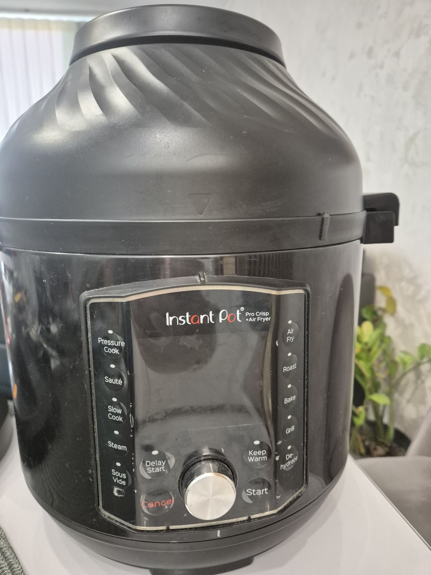 Instant Pot PRO CRISP + AIR FRYER 7.6 л