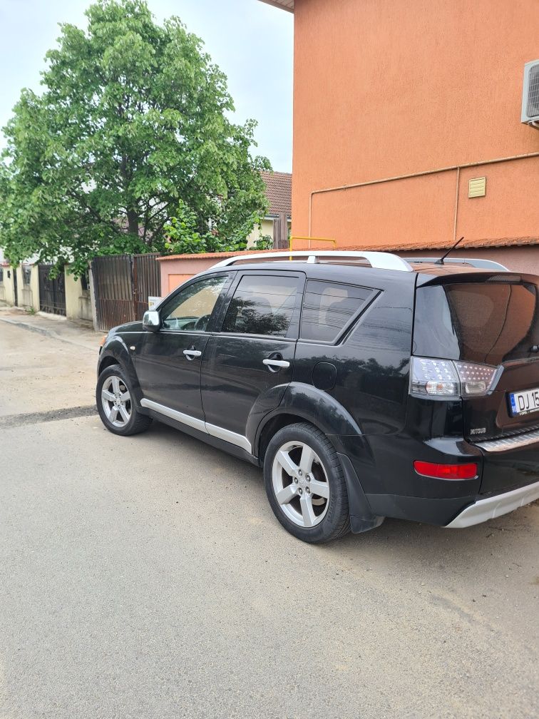 Vând Mitsubishi Outlander 2007,2000Diesel km222.000 reali