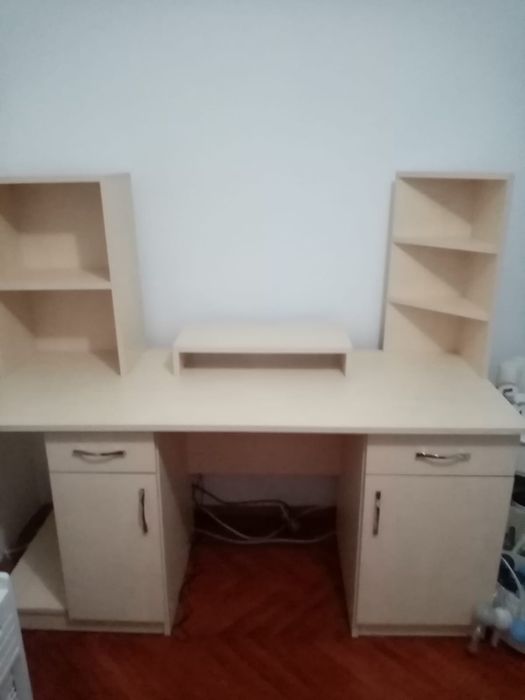 Vand mobilier de birou