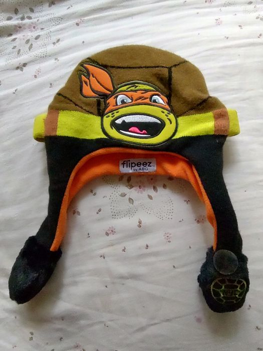 Căciulă,Pantaloni si geaca impermeabila.