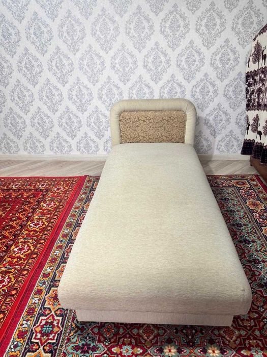 Кровать из прочного материала