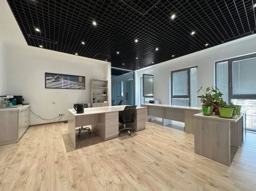 Аренда офиса на ТЦ, Next. Ул.Бобура. 300 м²