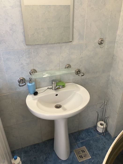 Vand set baie in stare excelenta .