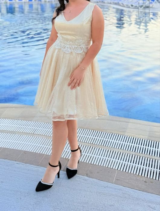 Къса официална рокля