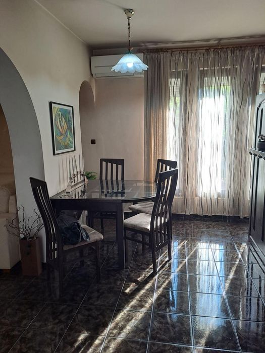 Дава се под наем Етаж от къща в Пловдив, Каменица 2 - 120 кв.м за 613 € - Снимка #1