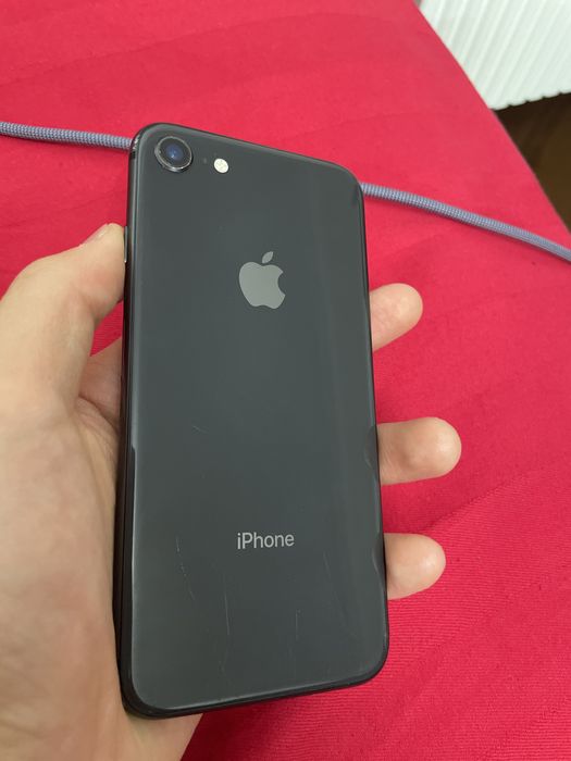 Продам айфон 8 в хорошем состояние