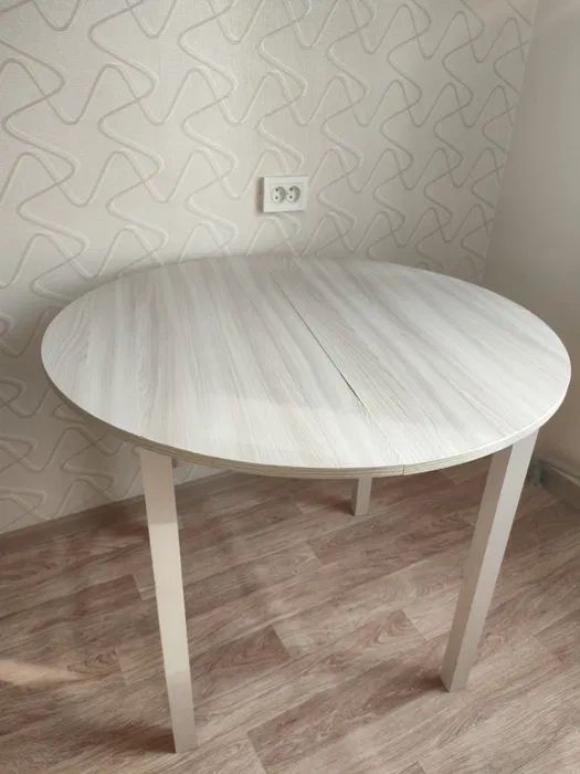 Продам кухонный стол.