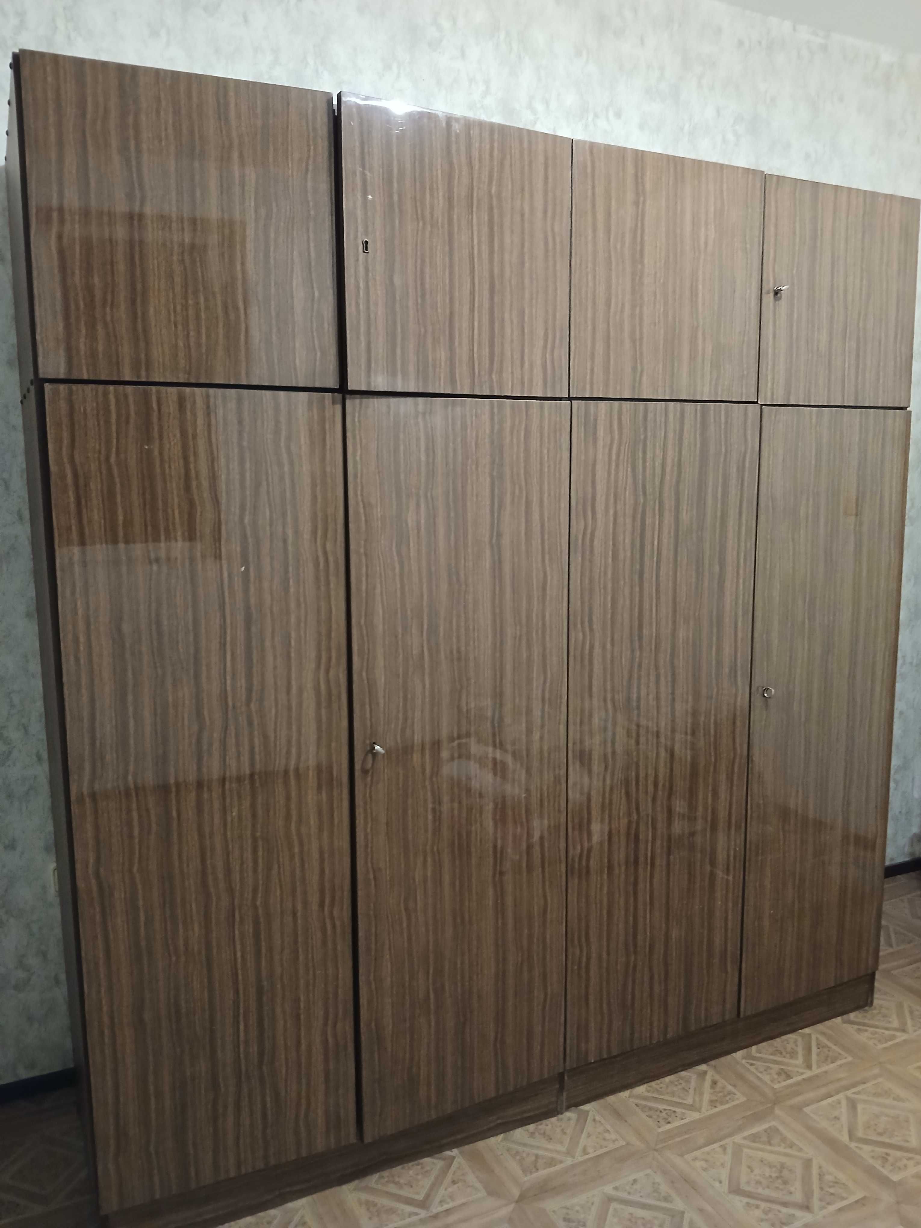 Четирикрилен гардероб, ретро