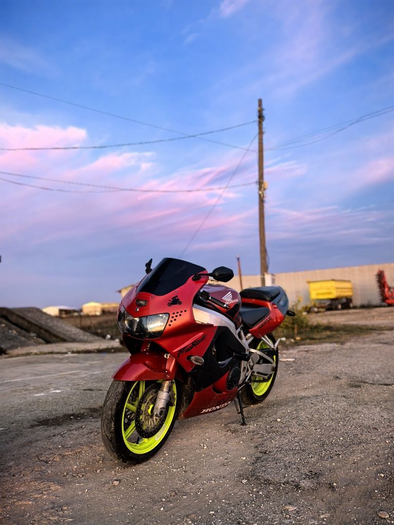 Honda cbr 919rr 130hp