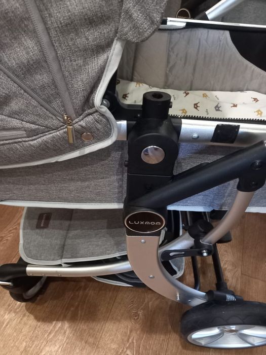 Детская коляска, большая и очень удобная, почти новая