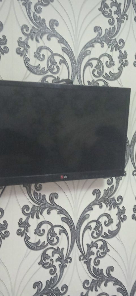 Televizor elji va juda zur va tiniq