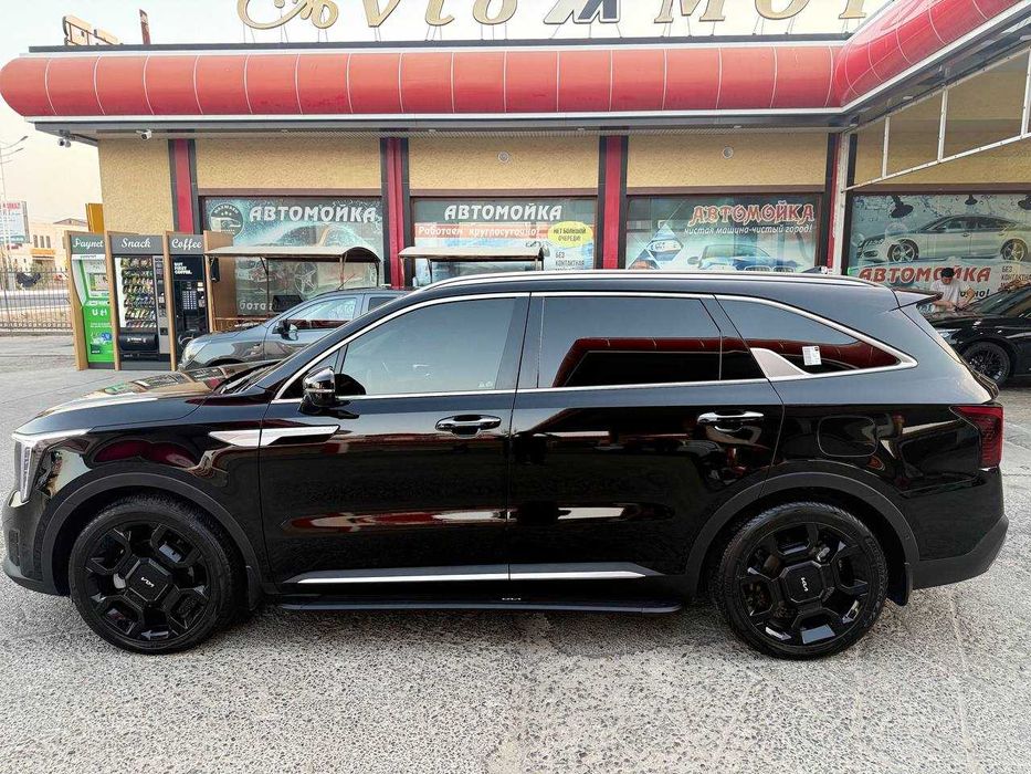 Kia Sorento 2024 г. — 3.5 л - 7 местная.