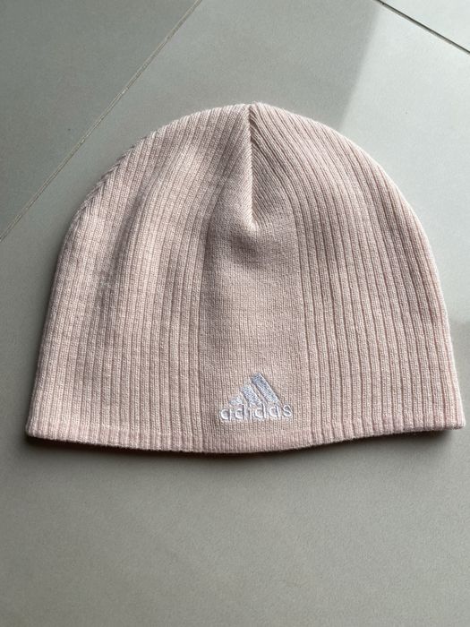 Caciula Adidas de culoare roz noua fara eticheta