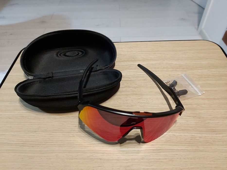 Ochelari Oakley în stare buna
