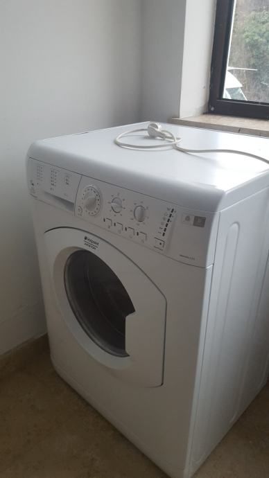 Mașina de spălat Hotpoint Ariston cu uscator