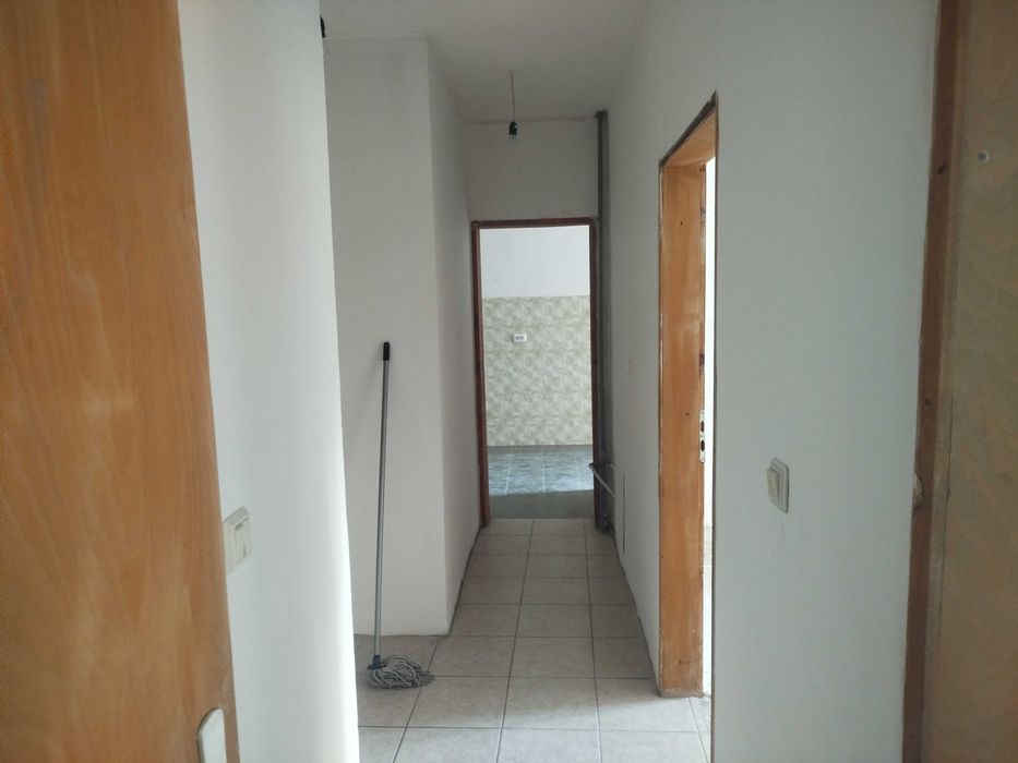 Продава маломерен тристаен, тухла, Белите брези