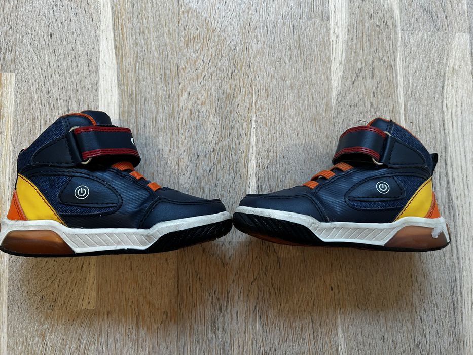 Vand adidasi Geox, marime 24, cu luminite, stare buna