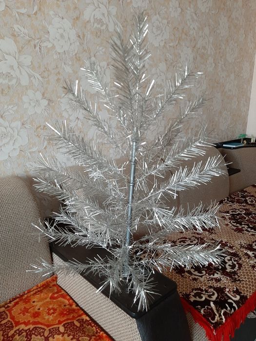 Продам елку в подарок гирлянда
