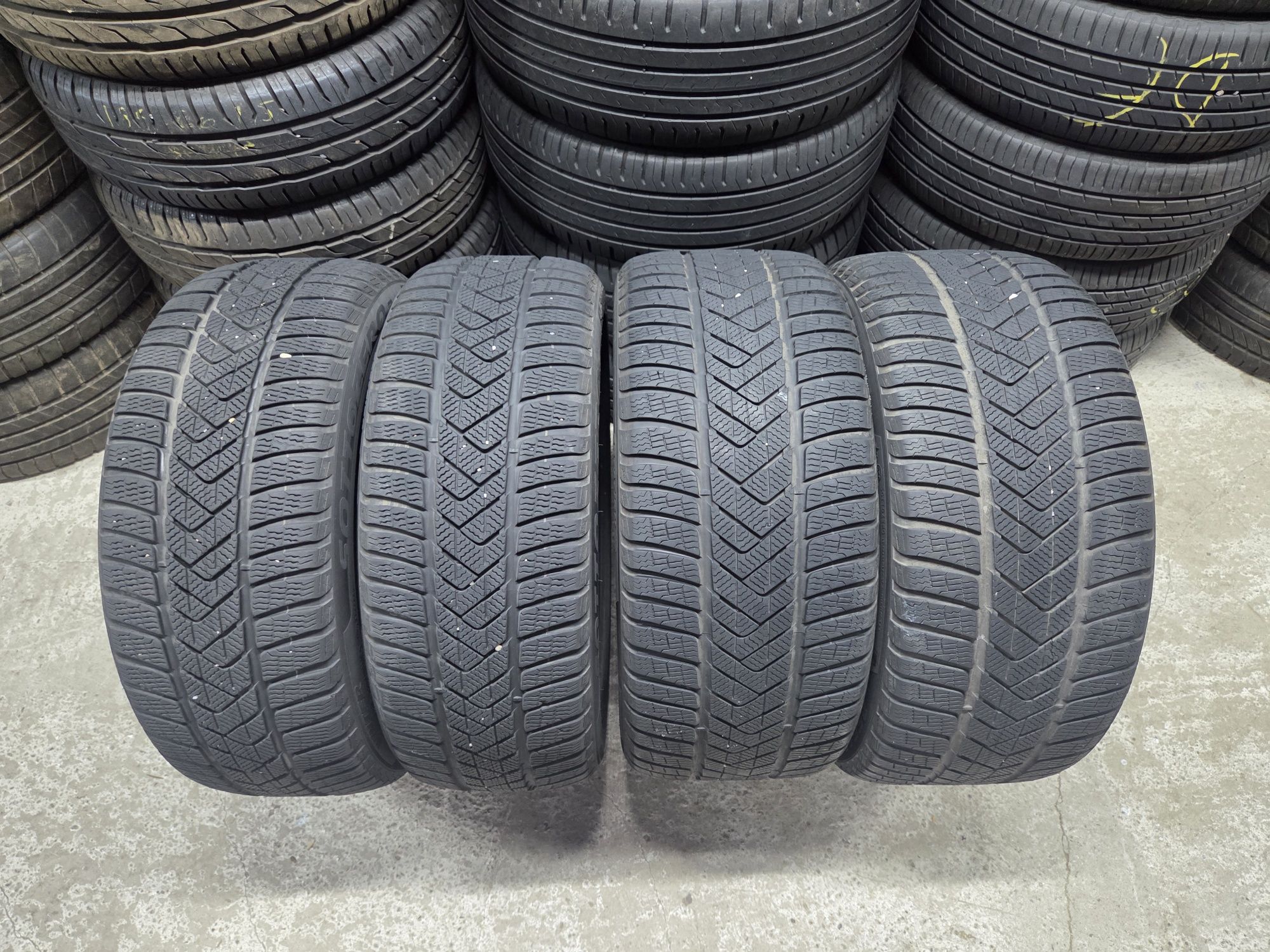 Set 4 anvelope SH iarna BMW Pirelli 225/45/18 cu 255/40/18 Run Flat