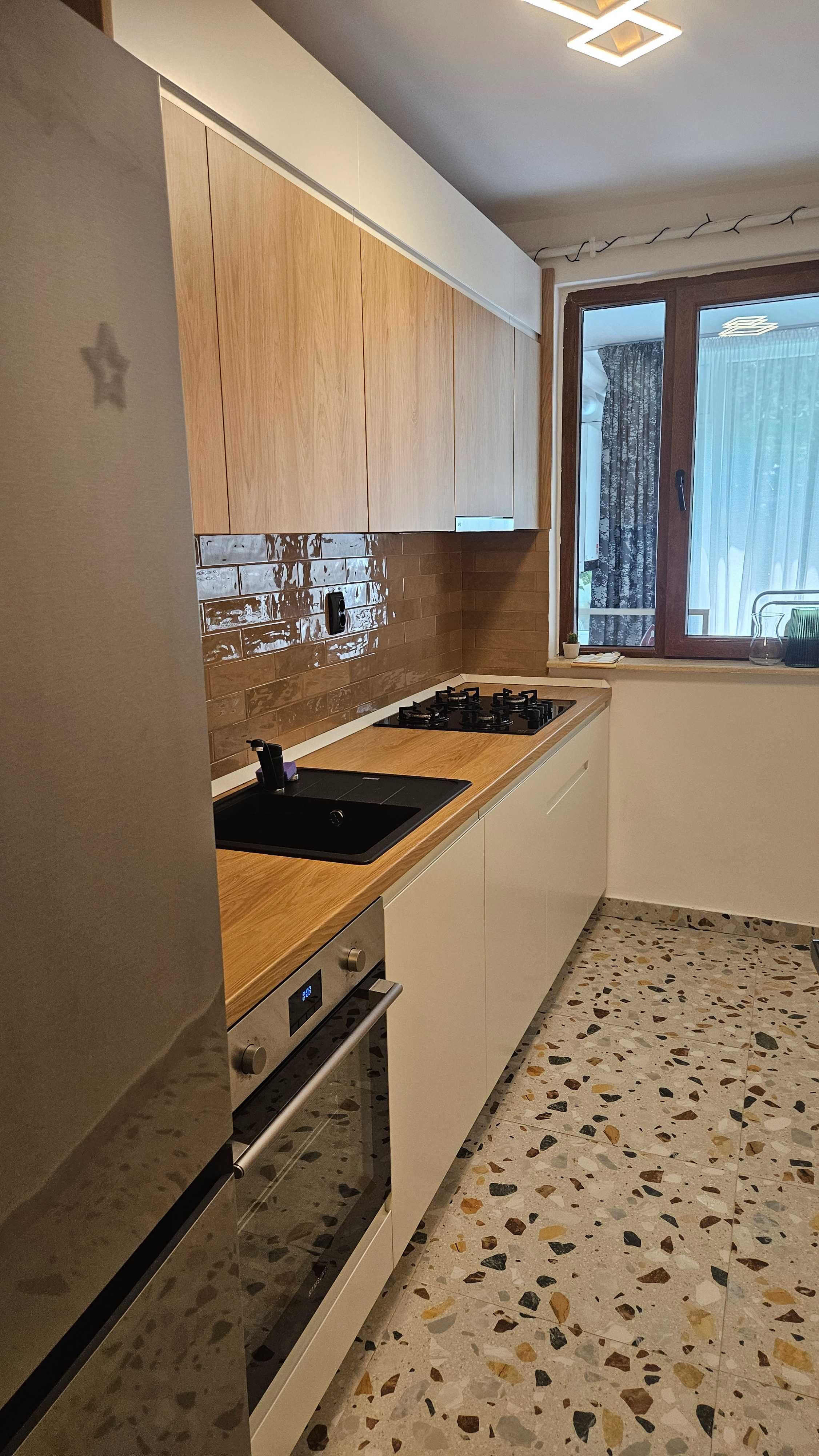 Inchiriez apartament 2 camere in Pajura