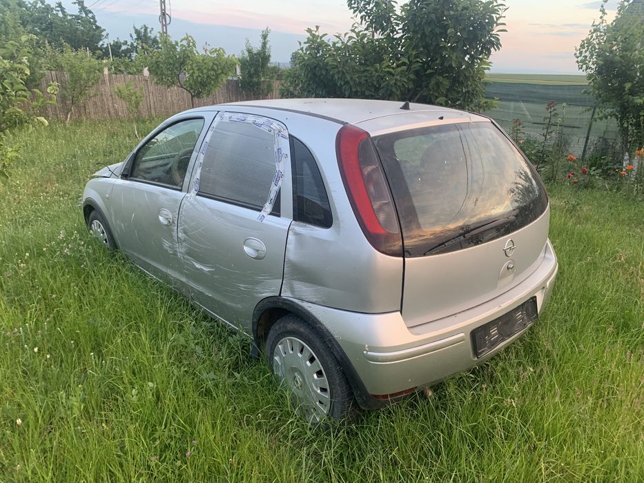 Vand Opel Corsa C 1.2 an 2005 pentru piese