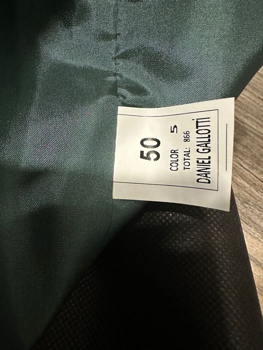 Официален костюм