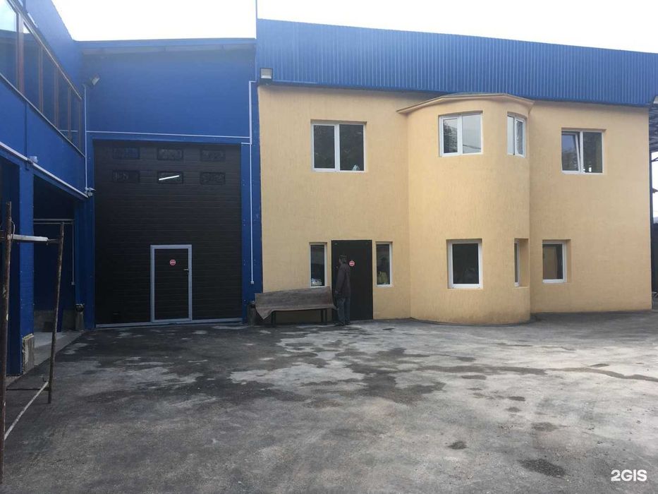 Легковой автосервис со складом запчастей